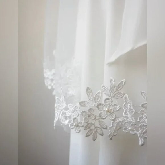 Wedding Veil Fingertip - Picture 3 of 6